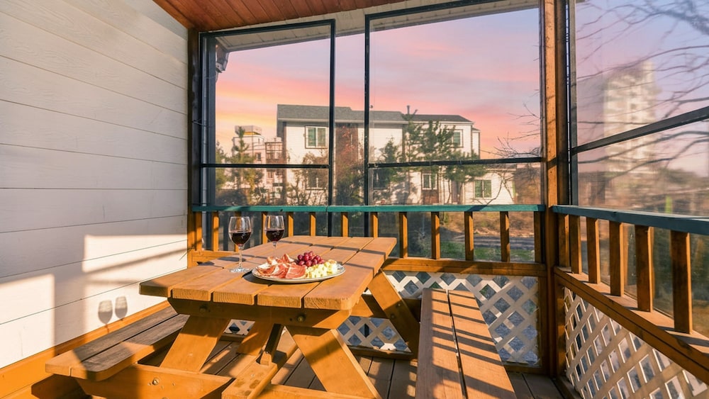 Sokcho Tteurak Pension 37/50
