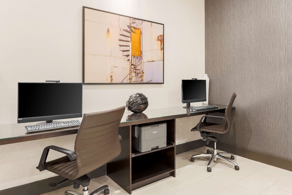 Hyatt Place Waco 32/38