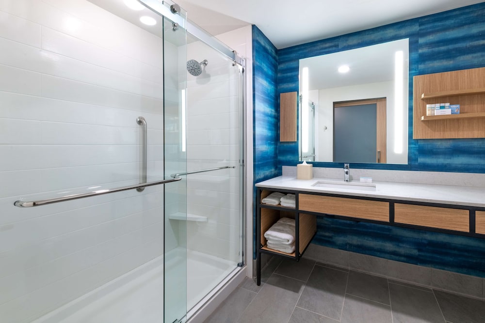 Hilton Garden Inn Longmont 12/42