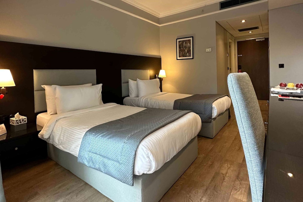ROOM, TWIN BEDS