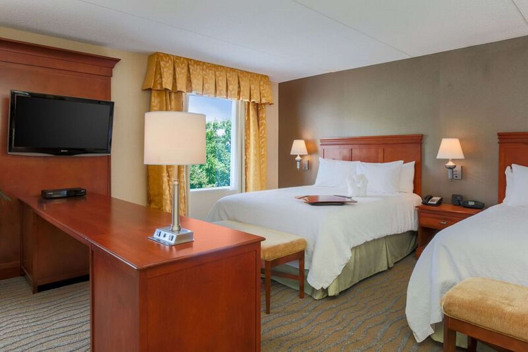 استوديو بسريرين كوين، Hampton Inn & Suites Poughkeepsie 3/5