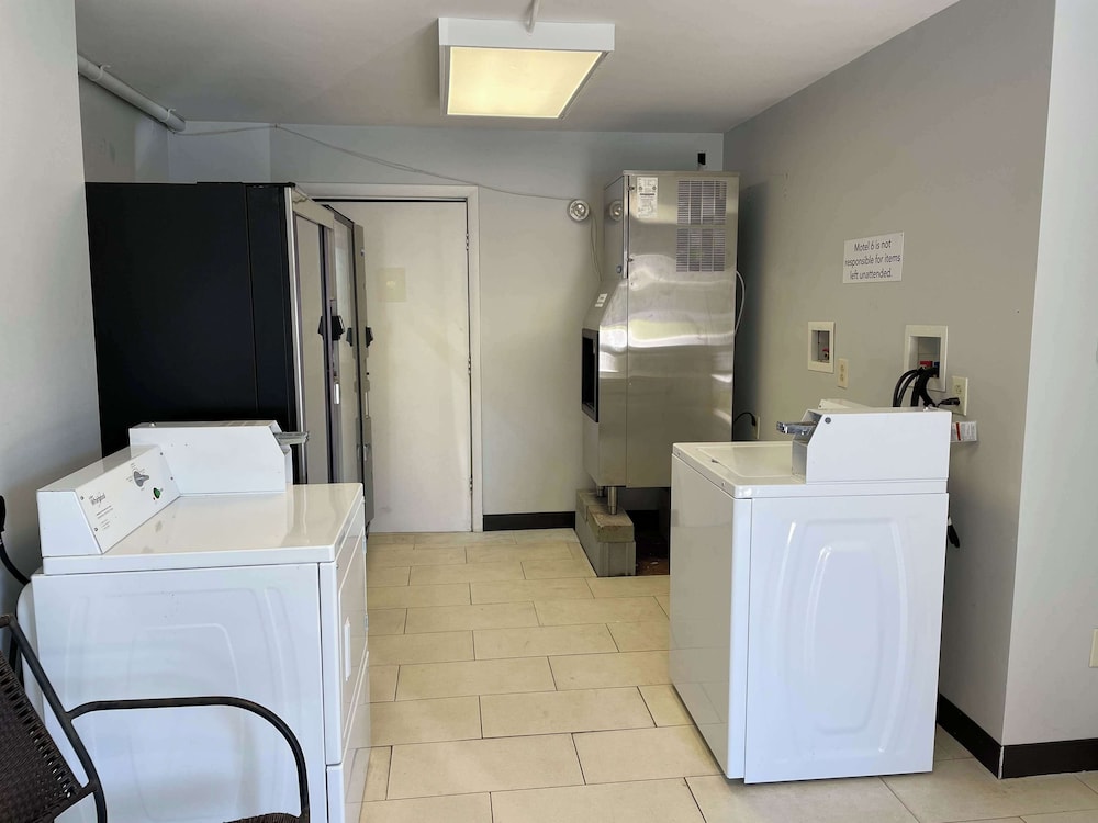 Motel6 West Columbia, SC - Airport 12/24