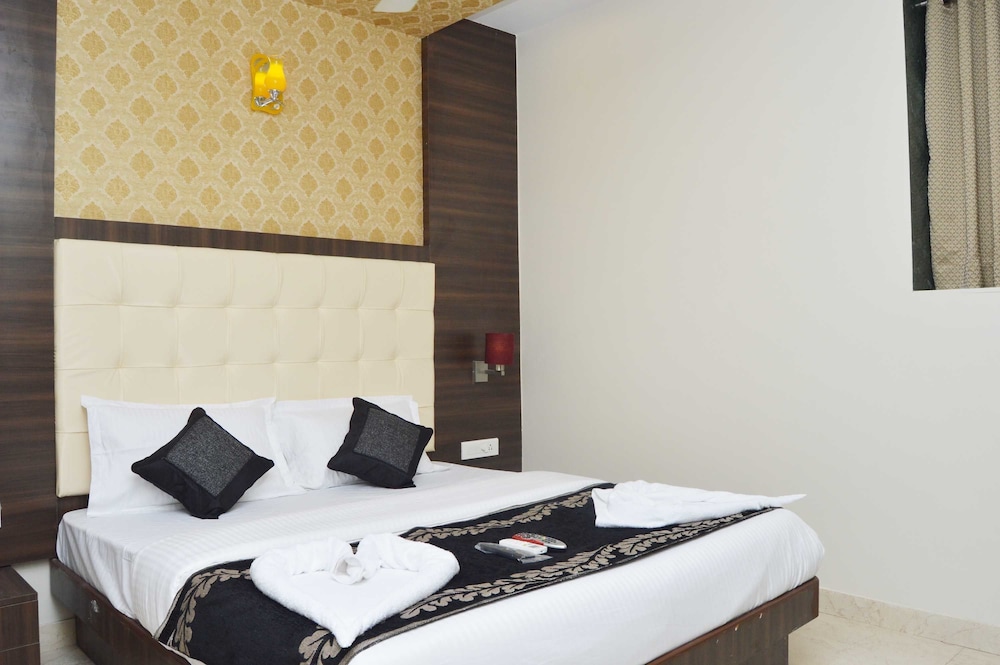 DELUXE, DOUBLE BED