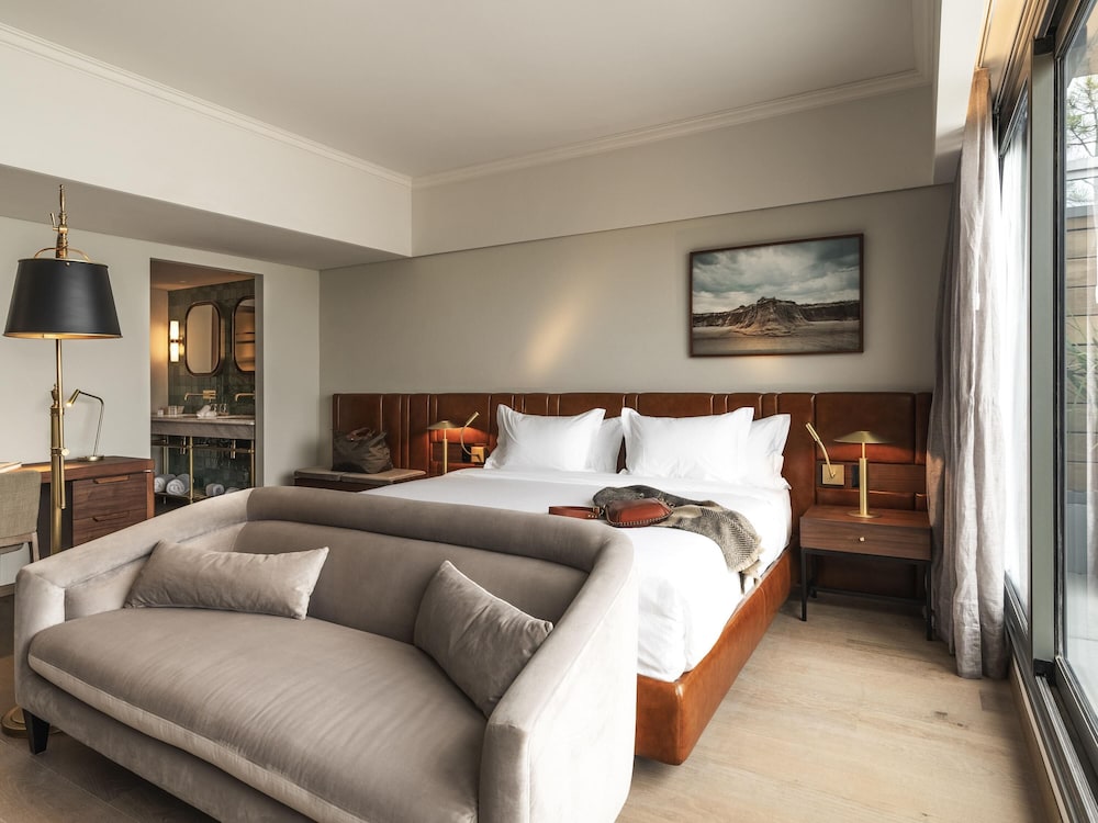 DELUXE, SUITE, KING BED, SEA VIEW, BALCONY