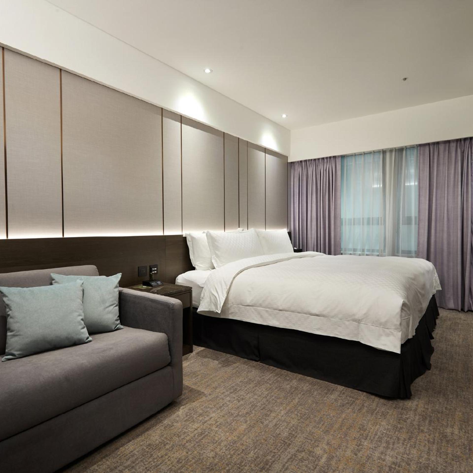 Executive, Queen Bed