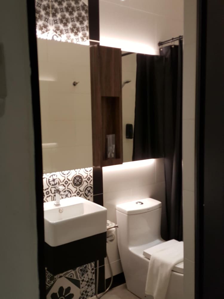 Styles Hotel 48/48