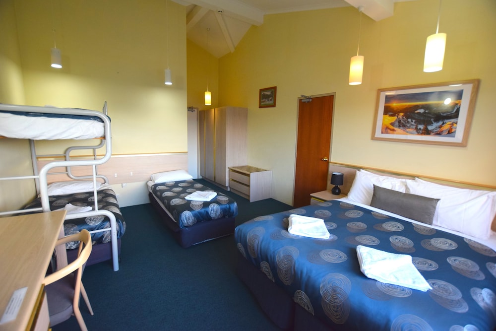 Deluxe, 1 Queen and 1 Single Bed, Bunk Bed, Lake View, High Floor