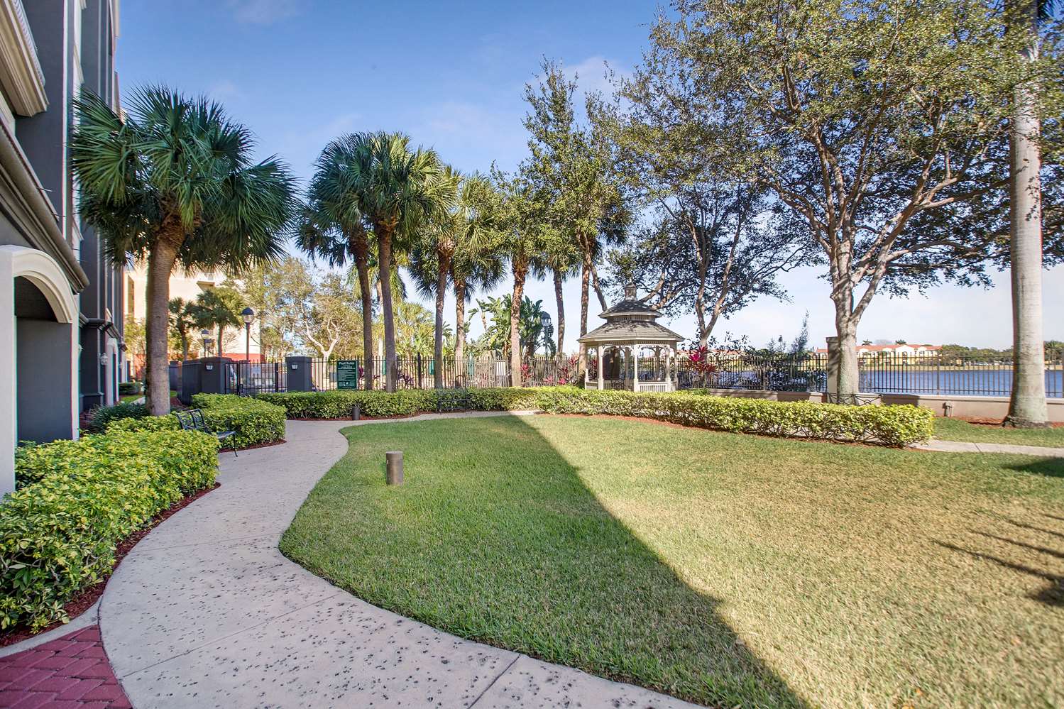 La Quinta Inn & Suites by Wyndham Ft. Lauderdale Airport 29/42