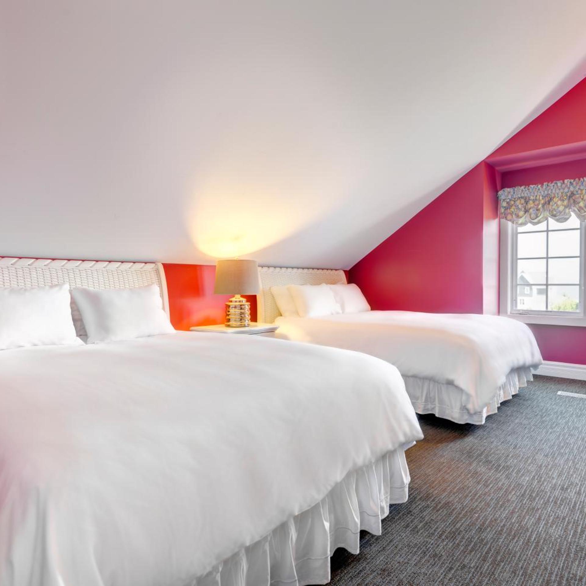 3 Bedrooms, Cottage, King Bed, Lake Side