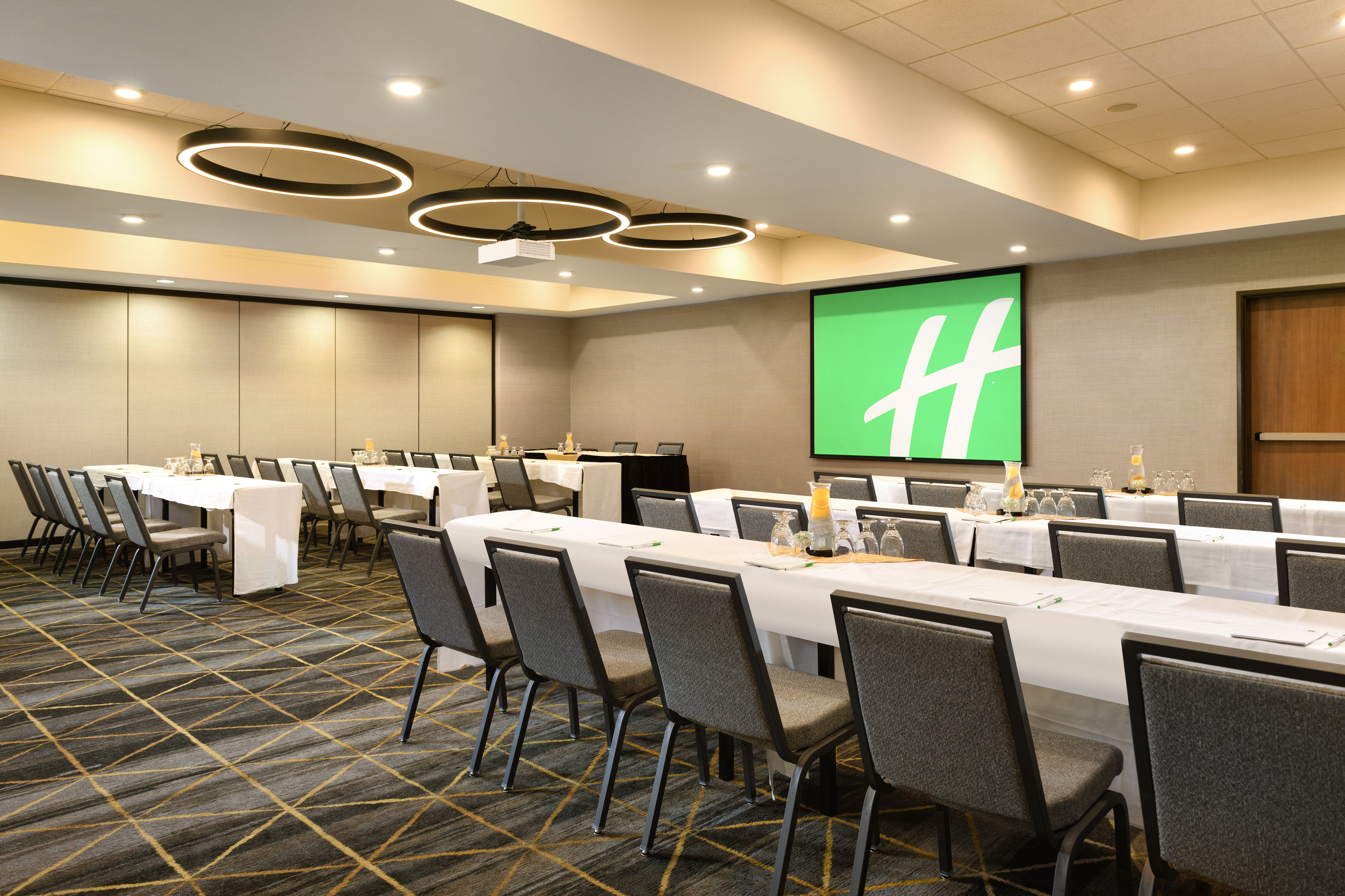 Holiday Inn Hotel Suites Oakland Airport 63/77