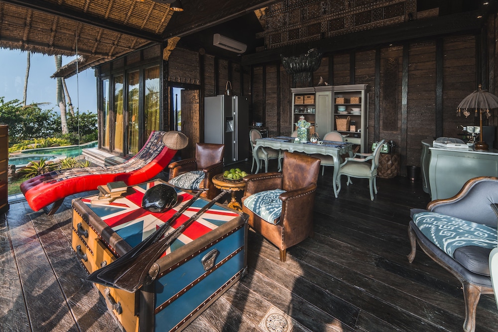 Absolute Beachfront Romantic Villa Laut 17/30