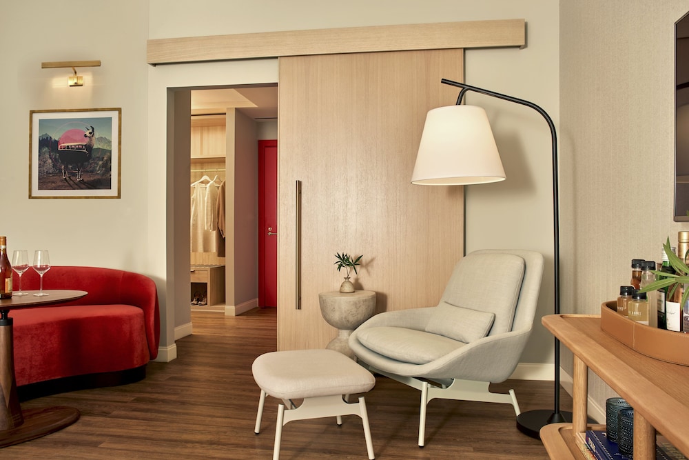 Virgin Hotels Dallas 28/80
