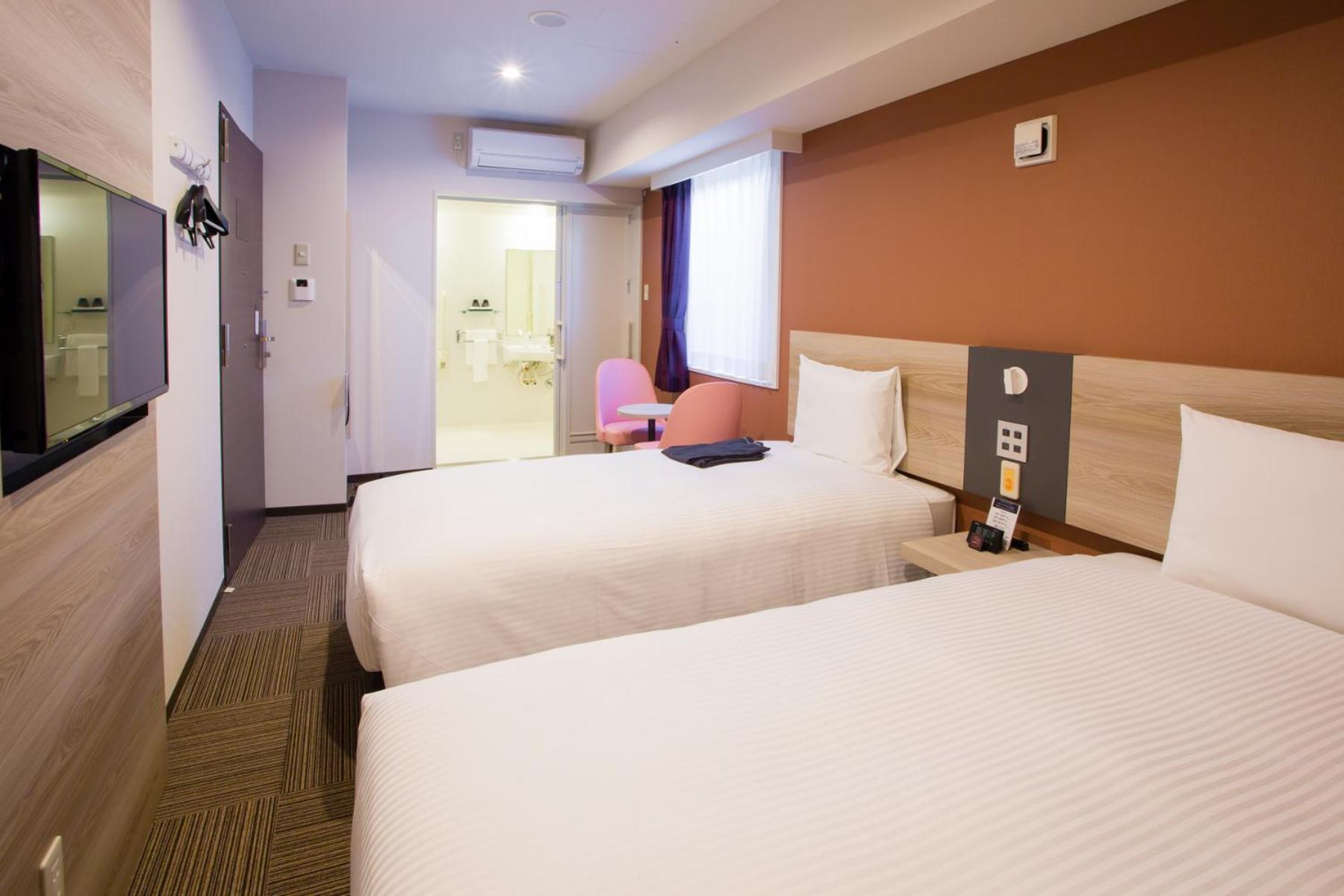 DELUXE, TWIN BEDS
