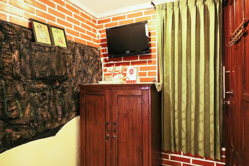 OYO 465 Alam Citra Bed & Breakfast 4/21