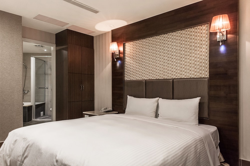 Maple Hotel 15/65