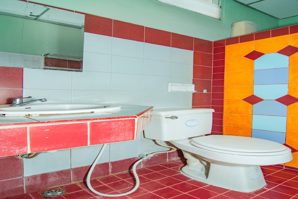OYO 534 Phasuk Hotel 62/64