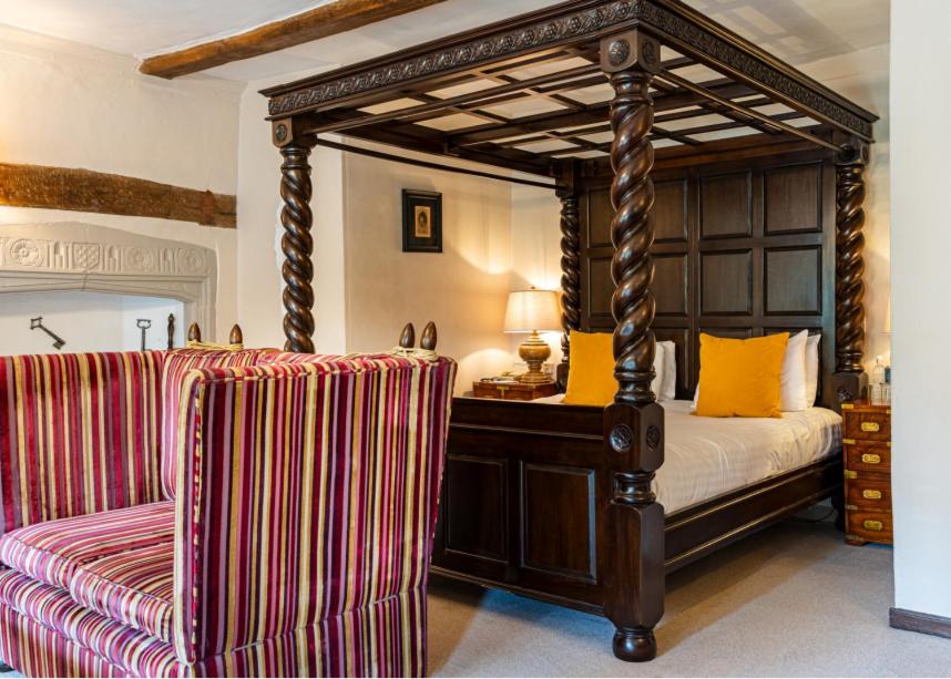Feature, Four Poster، Seckford Hall Hotel Spa 4/6