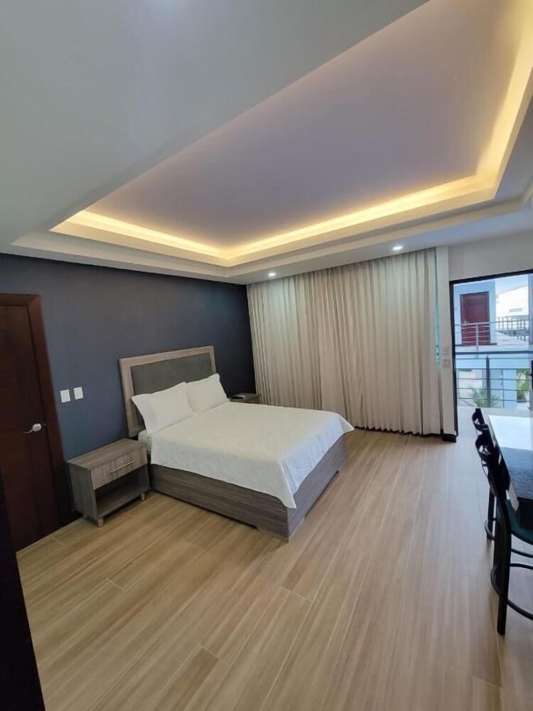 Hotel Cayuga 9/50