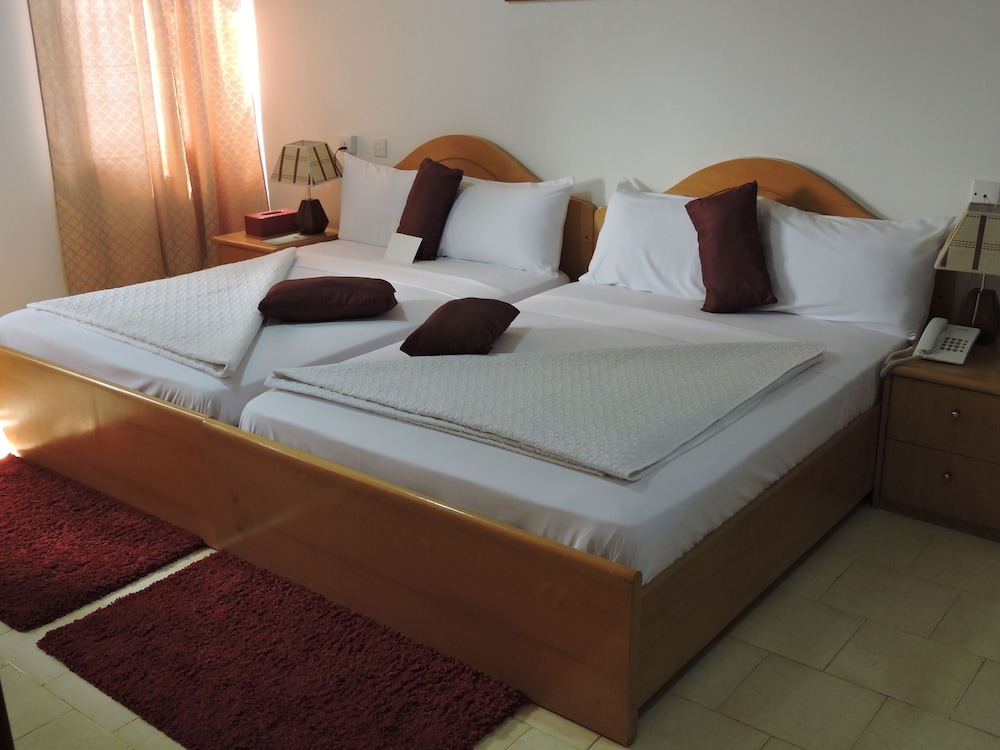 DELUXE, DOUBLE BED