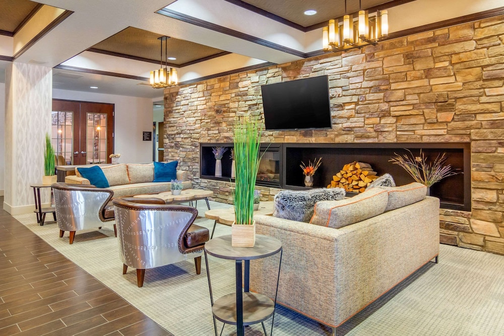 Comfort Inn and Suites Brighton Denver NE Medical Center 26/34