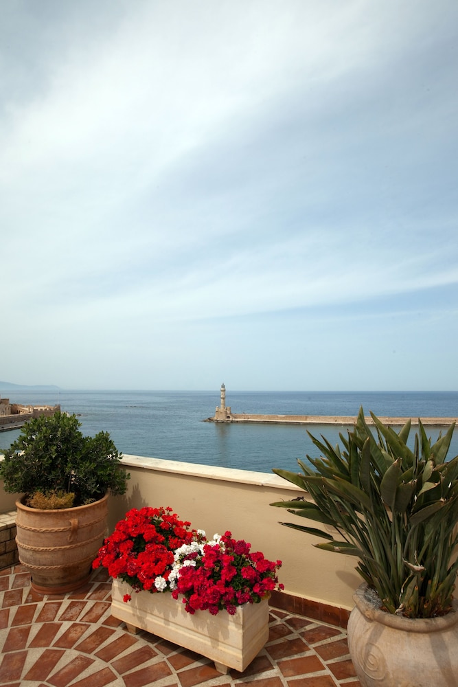 Pandora Suites 47/58