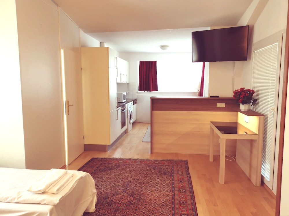 Haydn Hotel 15/50