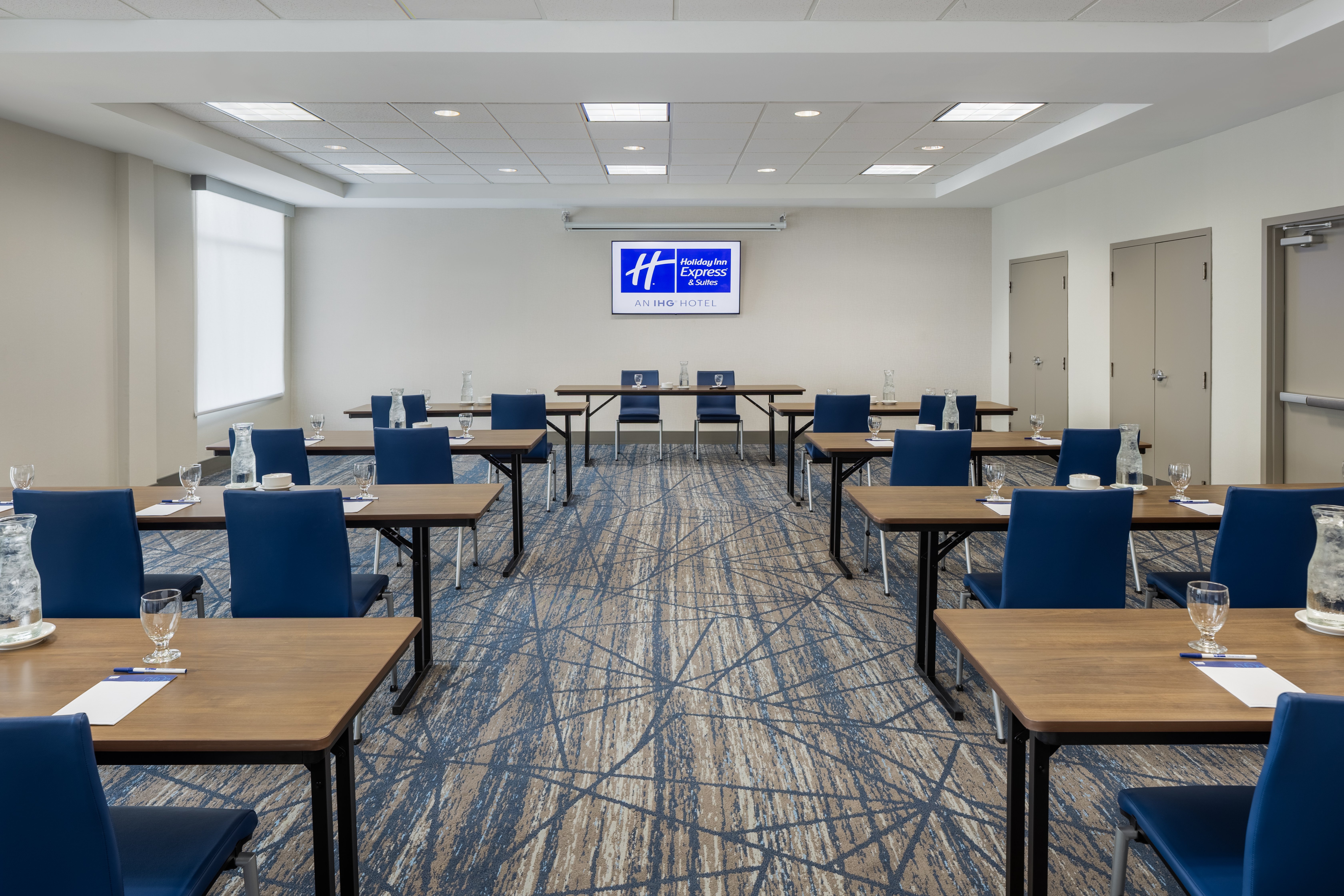 Holiday Inn Express And Suites Ottawa East Orleans 62/70