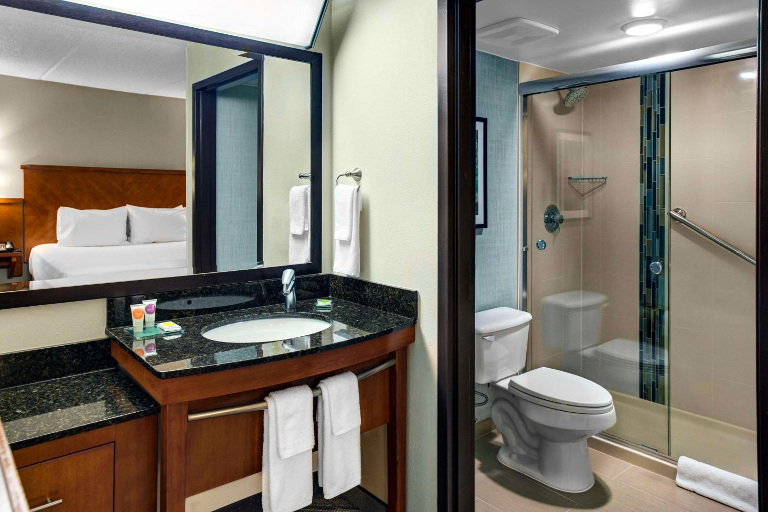 غرفة بسرير كينج مع أريكة، Hyatt Place Nashville Opryland 5/9