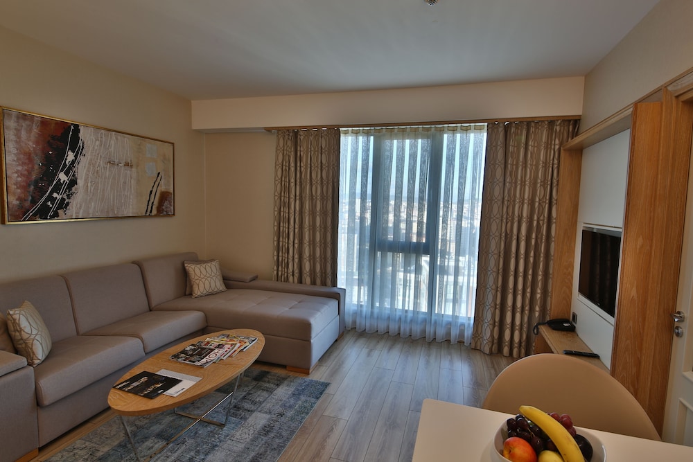 Bof Hotels Ceo Suites 57/73
