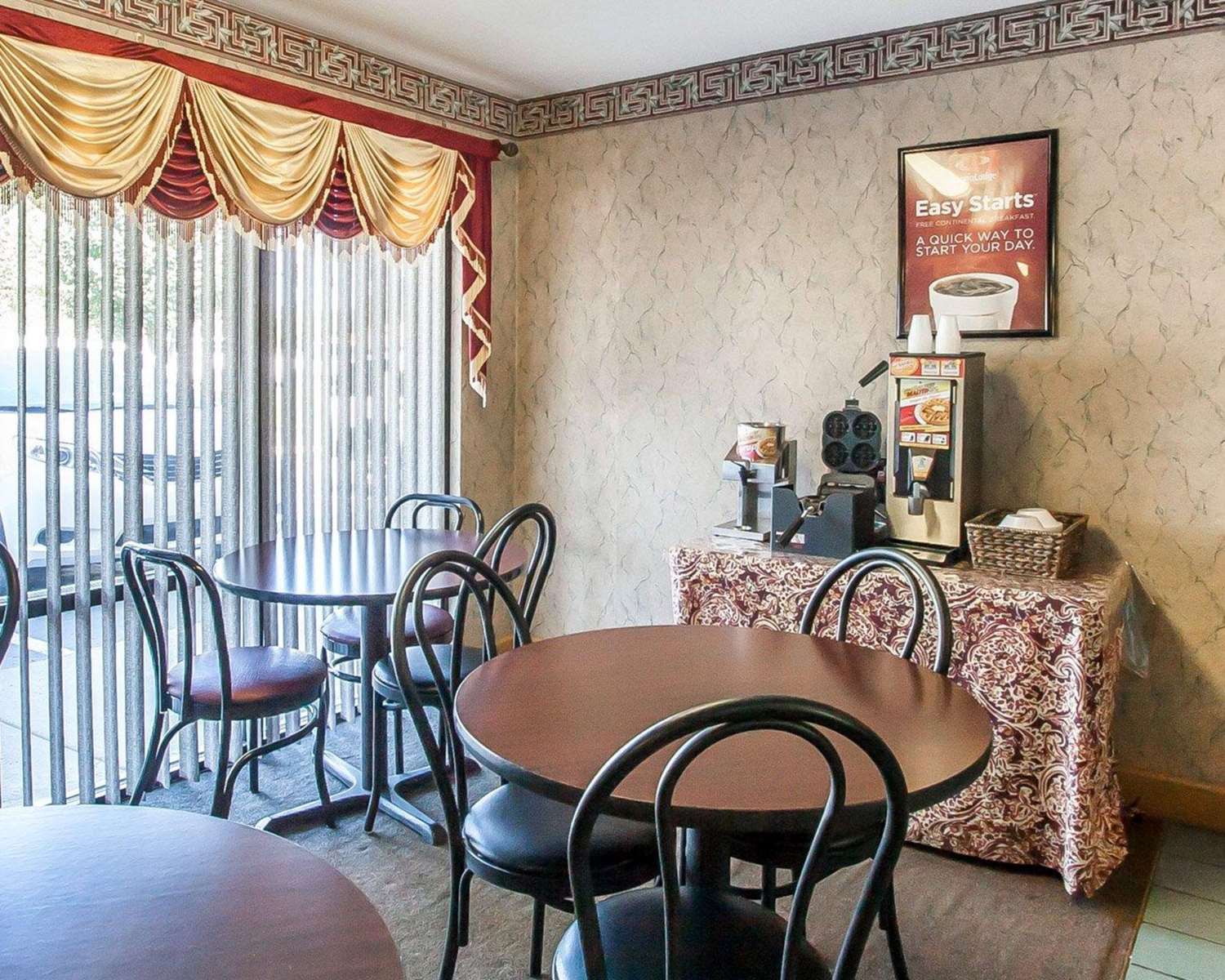 Econo Lodge Inn & Suites Murfreesboro Shopping District 7/8
