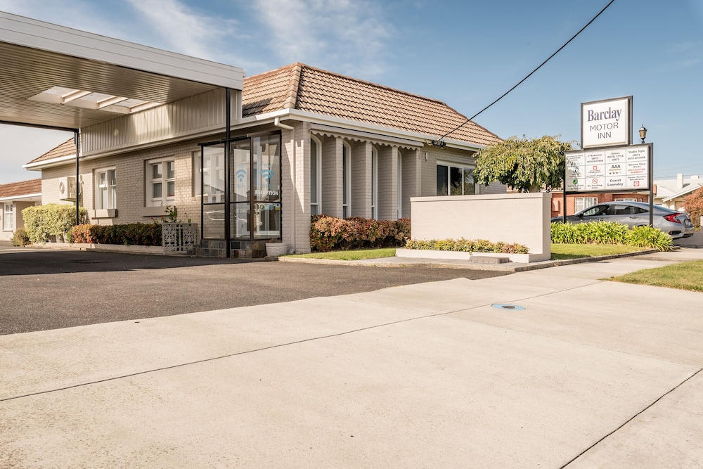 BARCLAY MOTOR INN 57/71