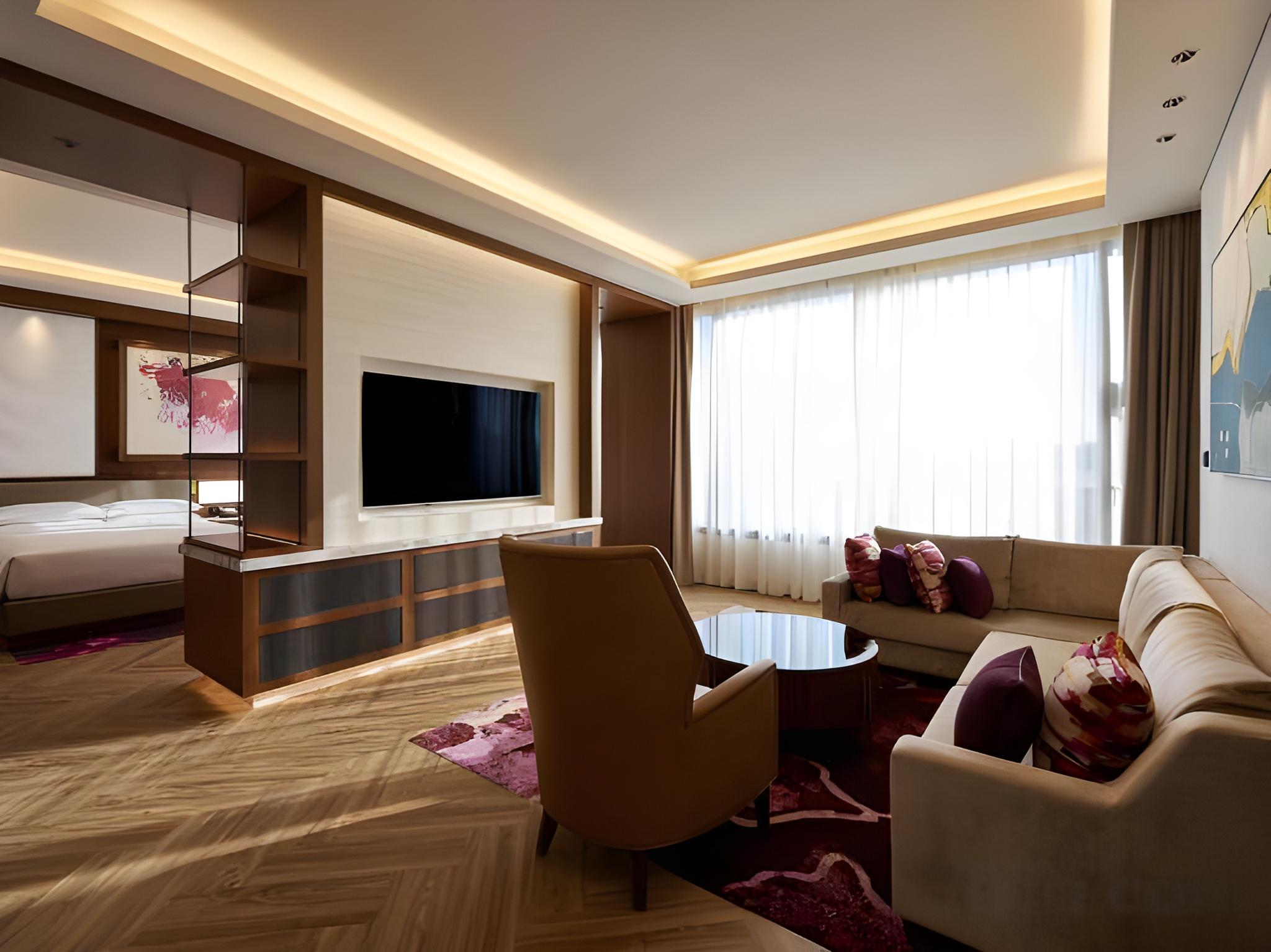 Tower, Sun, Suite, Queen Bed