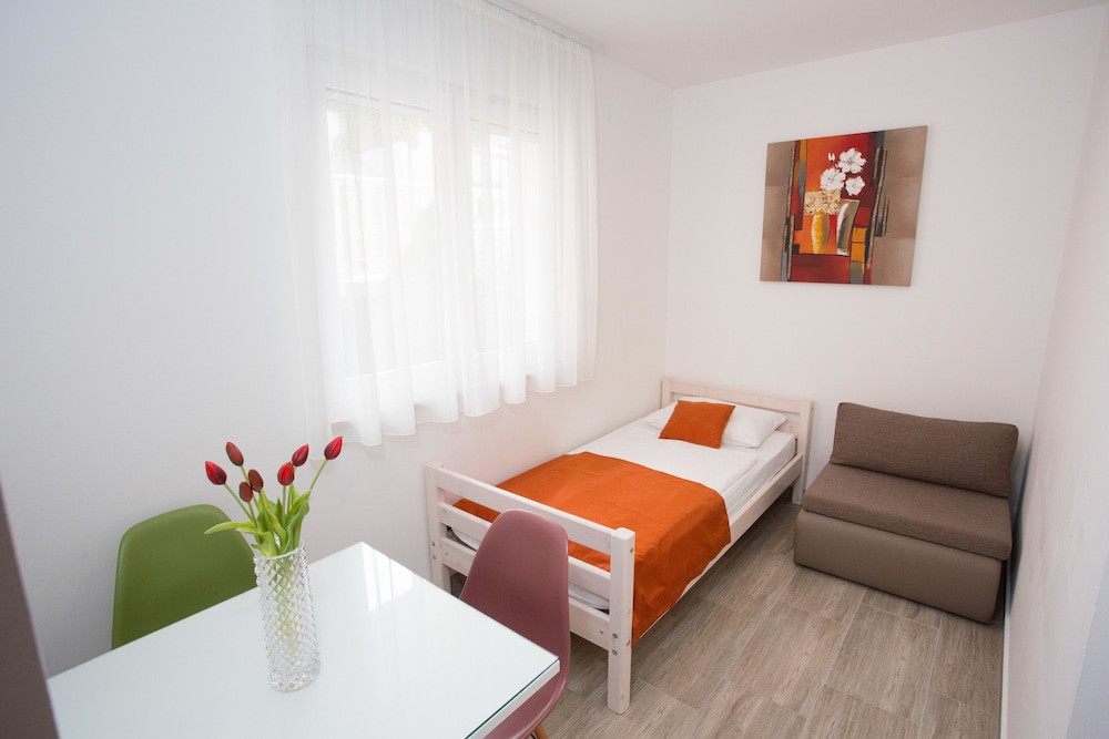 Stipe Aparthotel 54/81