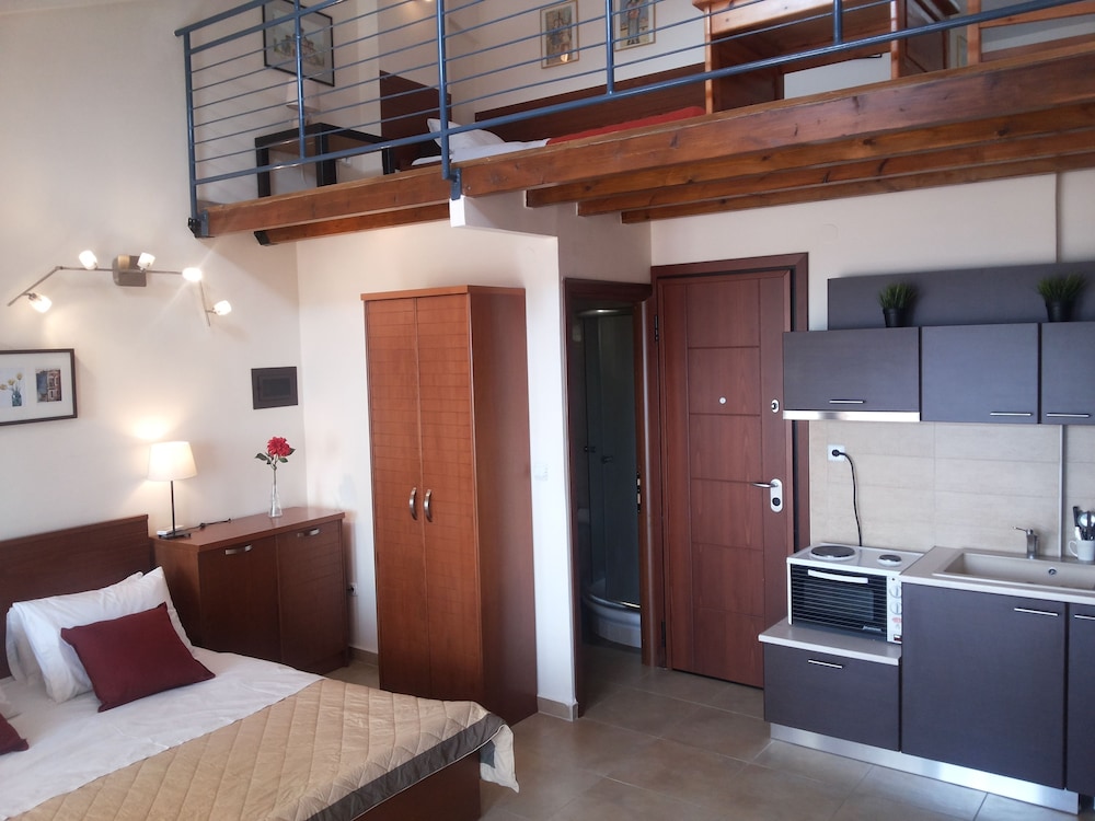 Kripis Studios Thessaloniki 20/50