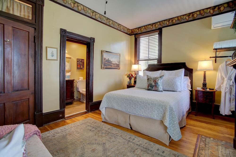 Azalea Inn and Villas 23/71