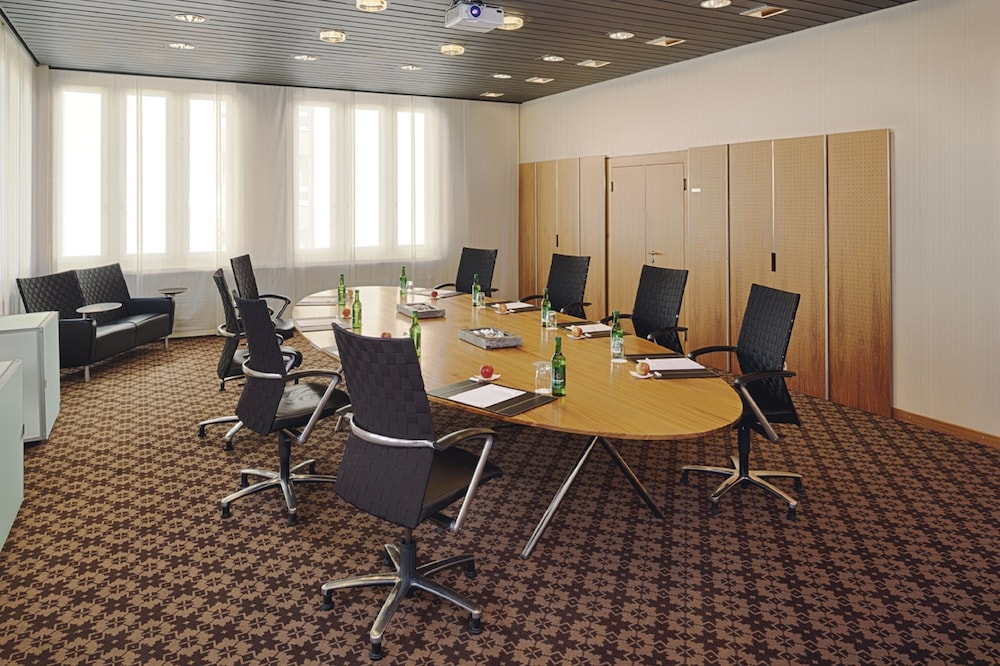 Movenpick Hotel Zurich Airport 63/68