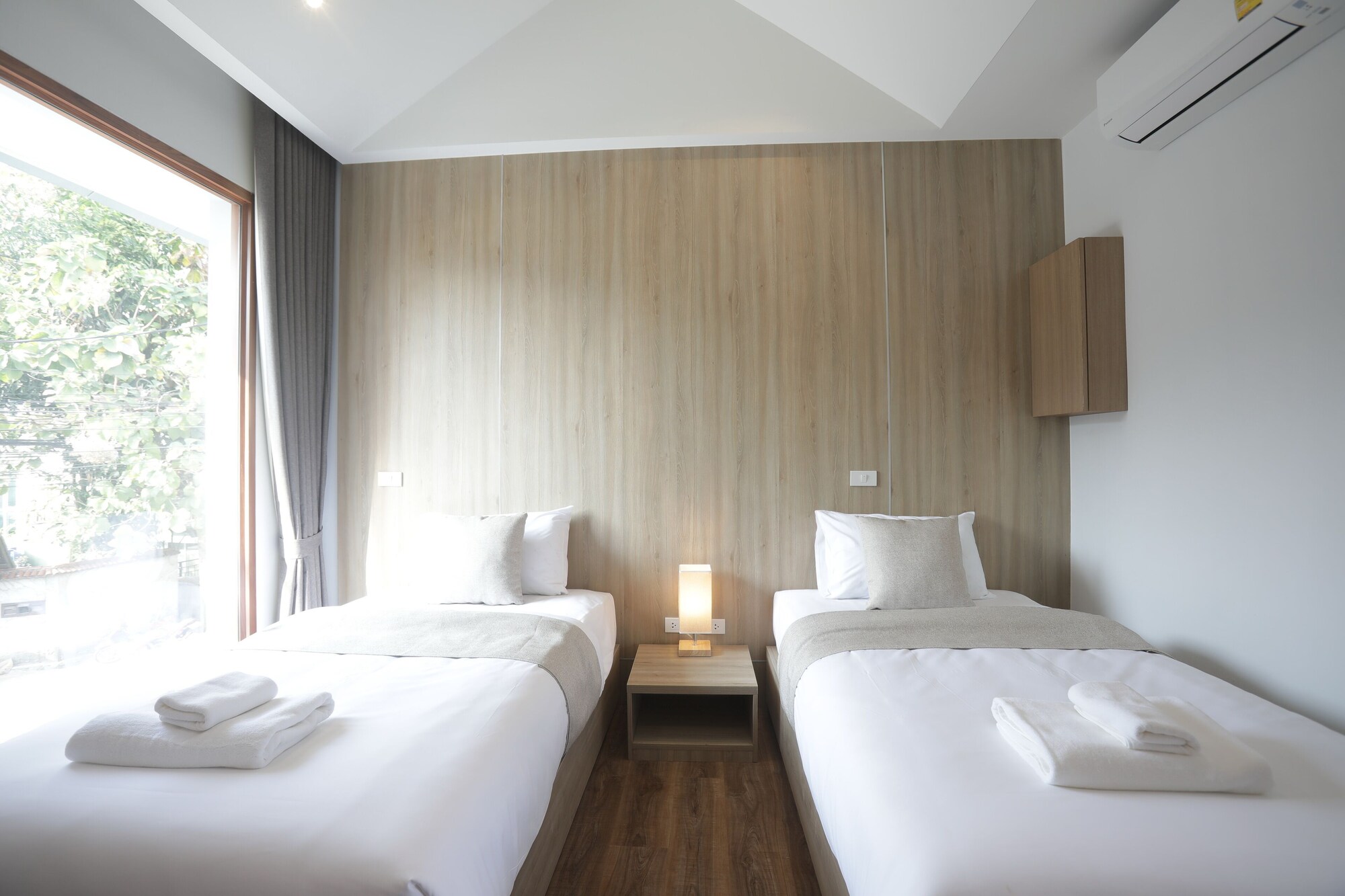 SUPERIOR, TWIN BEDS