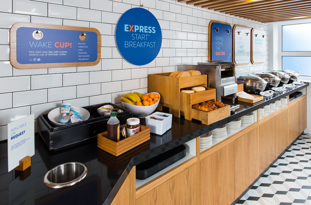 HOLIDAY INN EXPRESS CARDIFF BAY 33/39