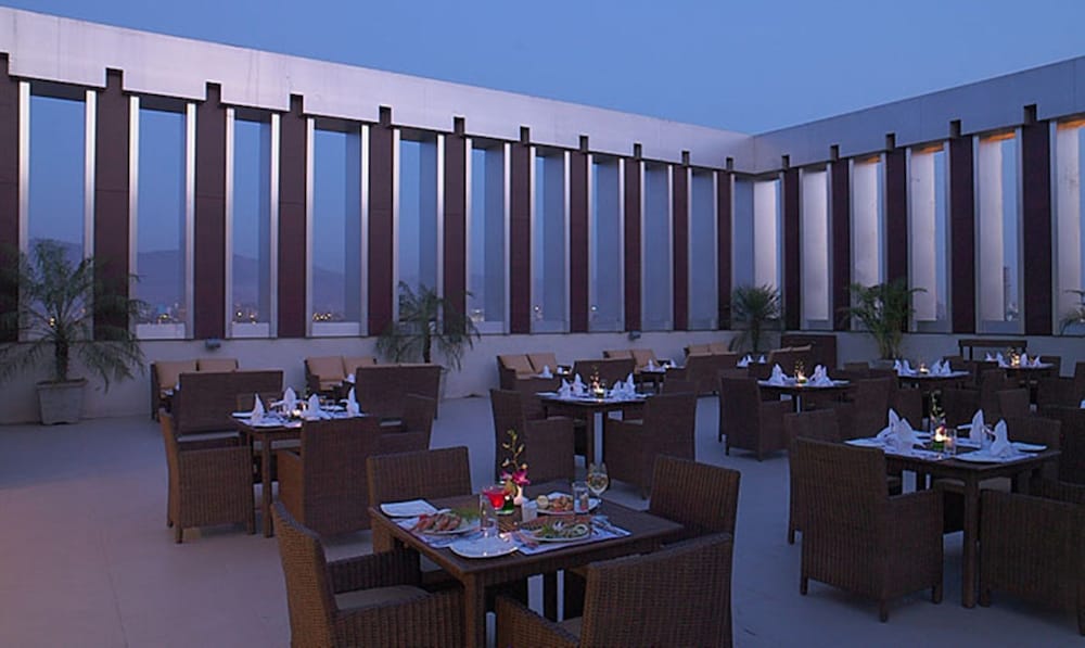 Lemon Tree Premier, Navi Mumbai 56/67