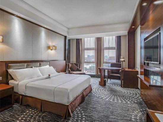 Deluxe, King Bed, Queen Bed