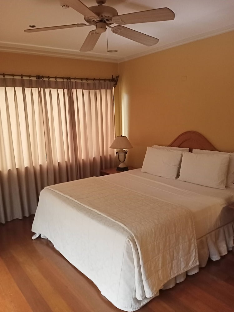 3 BEDROOMS, CONDO, PANORAMIC, CITY VIEW, ACCESSIBLE