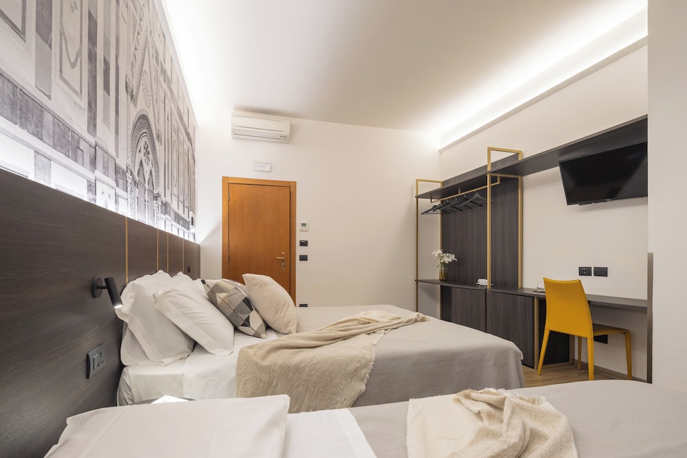 ROOM, TRIPLE