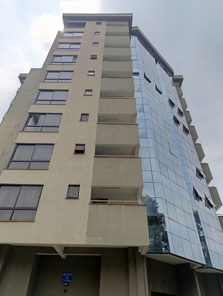 Myra Residences By Trianum 6/95