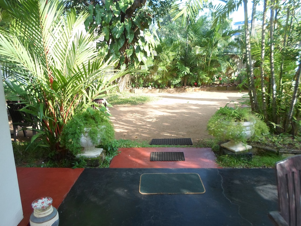 Indrani Inn 14/18