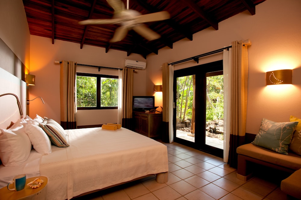 Cala Luna Boutique Hotel and Villas 51/86