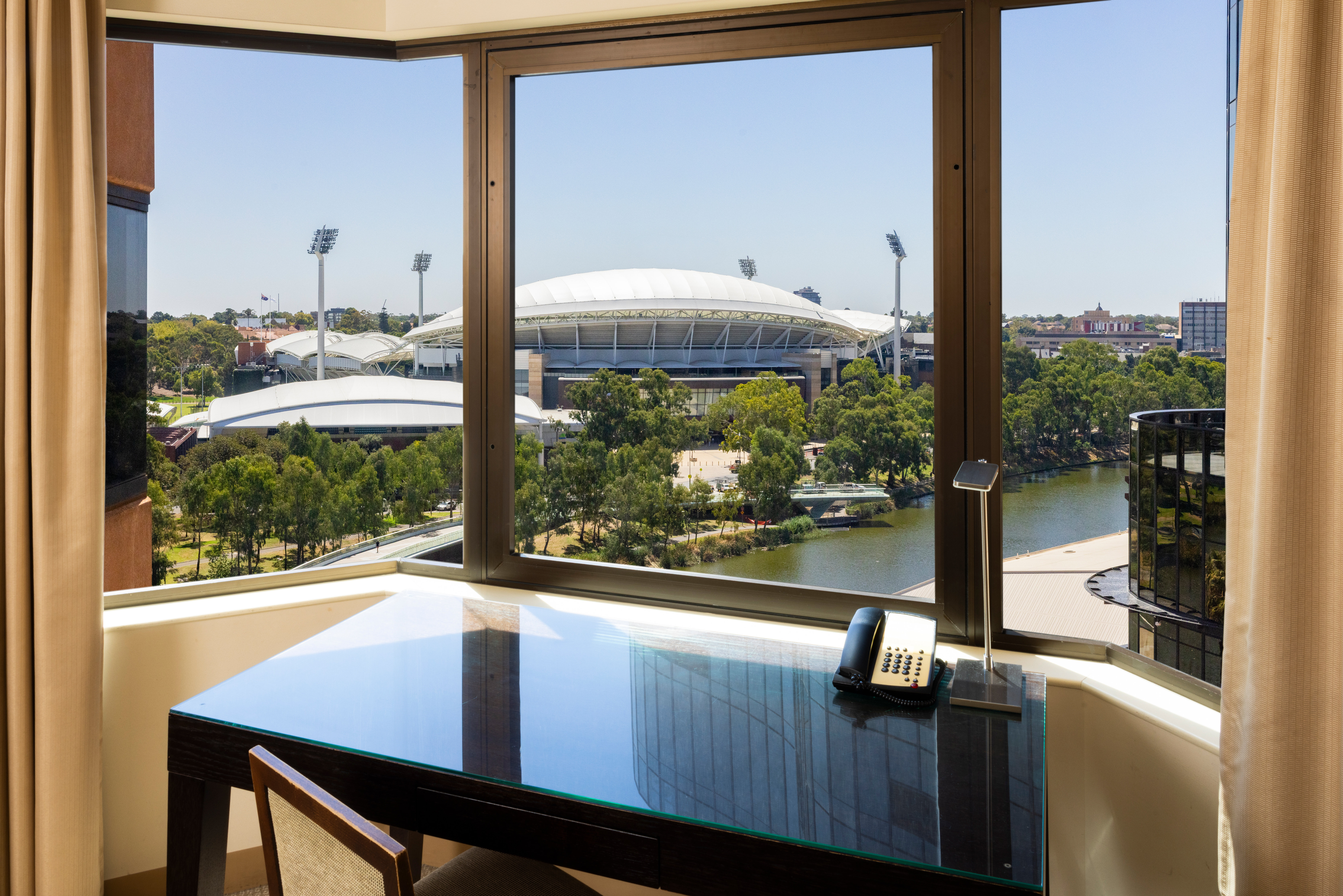 Intercontinental Adelaide 33/82