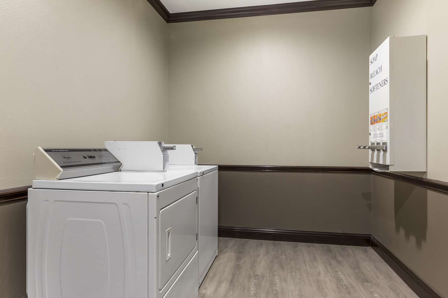 Best Western Plus Duncanville Dallas 8/43