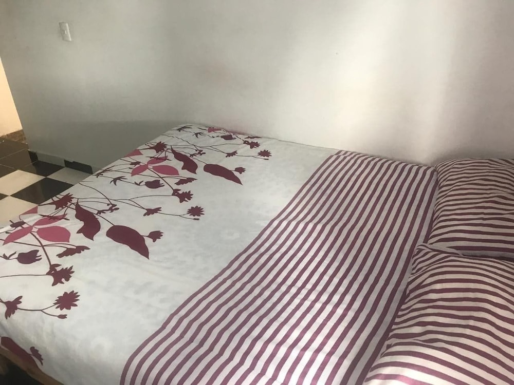 Aarony House Hotel 25/50