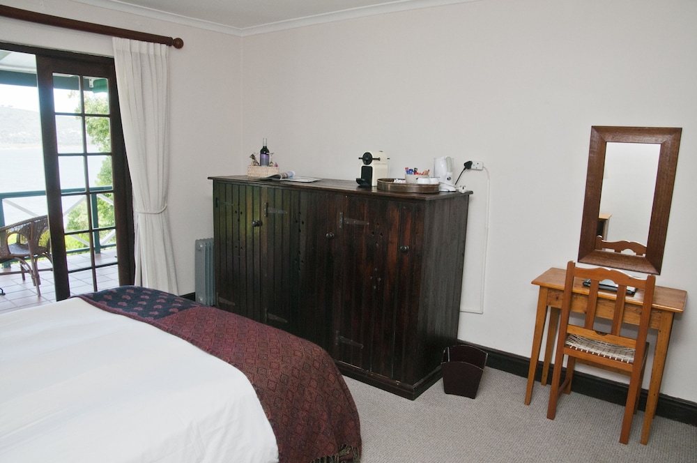 Hide Away Guest House 10/70
