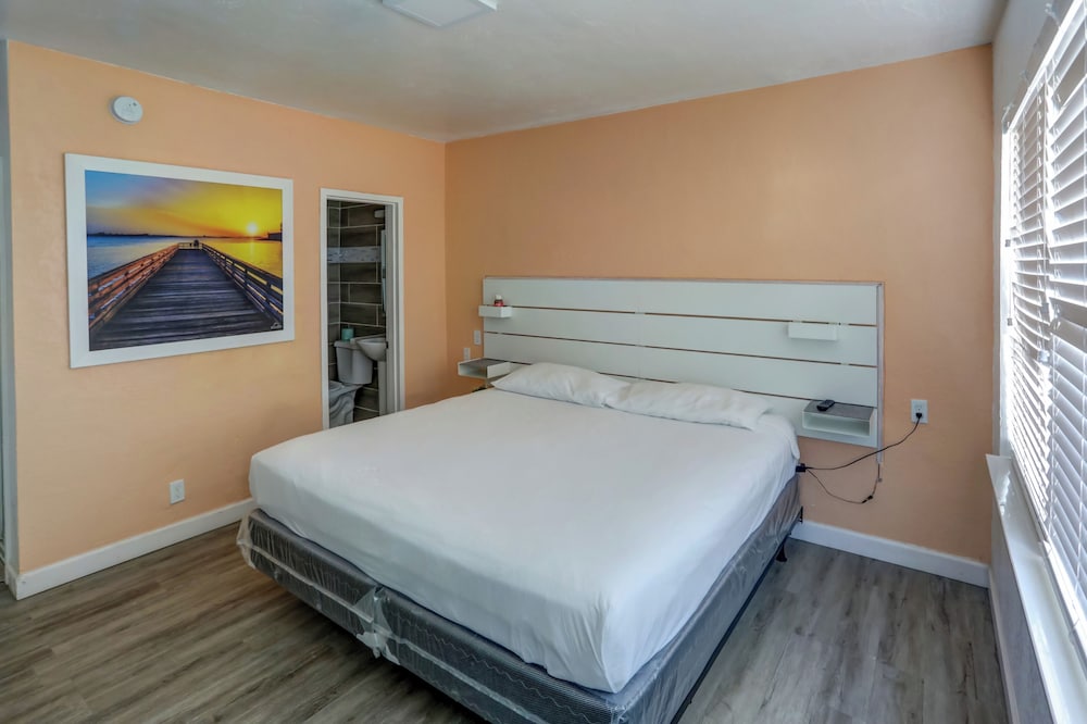 Beach and Town Motel 13/50